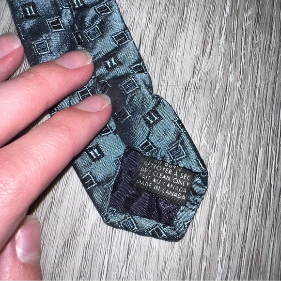 Christian Dior Blue Silver slim tie with square diagonal patterning. - Picture 5 of 7